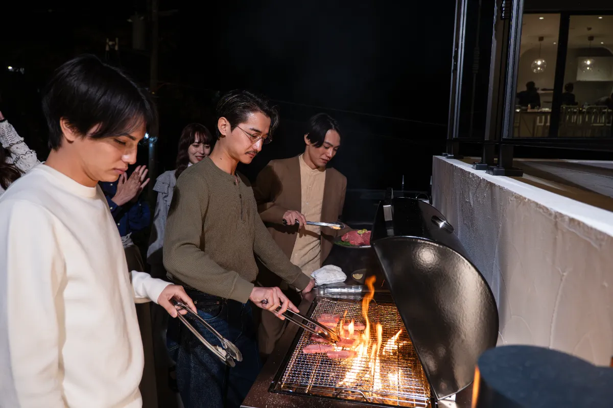 プールサイドのBBQグリル